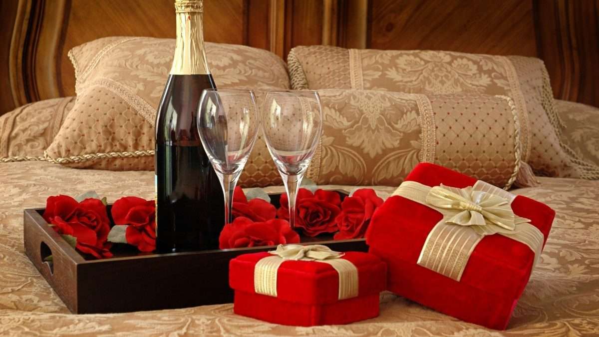 10 Attractive Romantic Birthday Gift Ideas For Him 2021