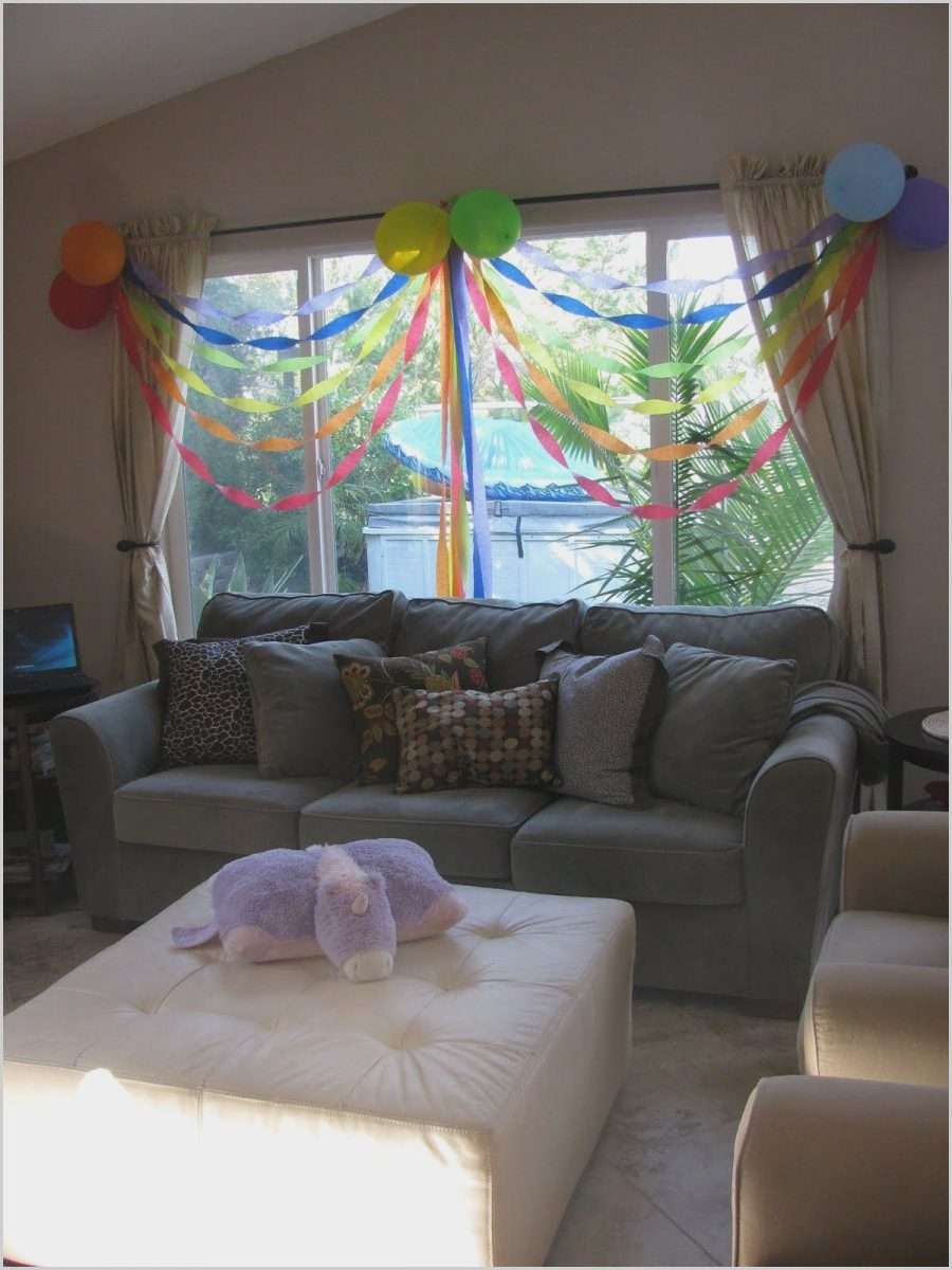Living Room Decorations for Birthday with Streamers ...