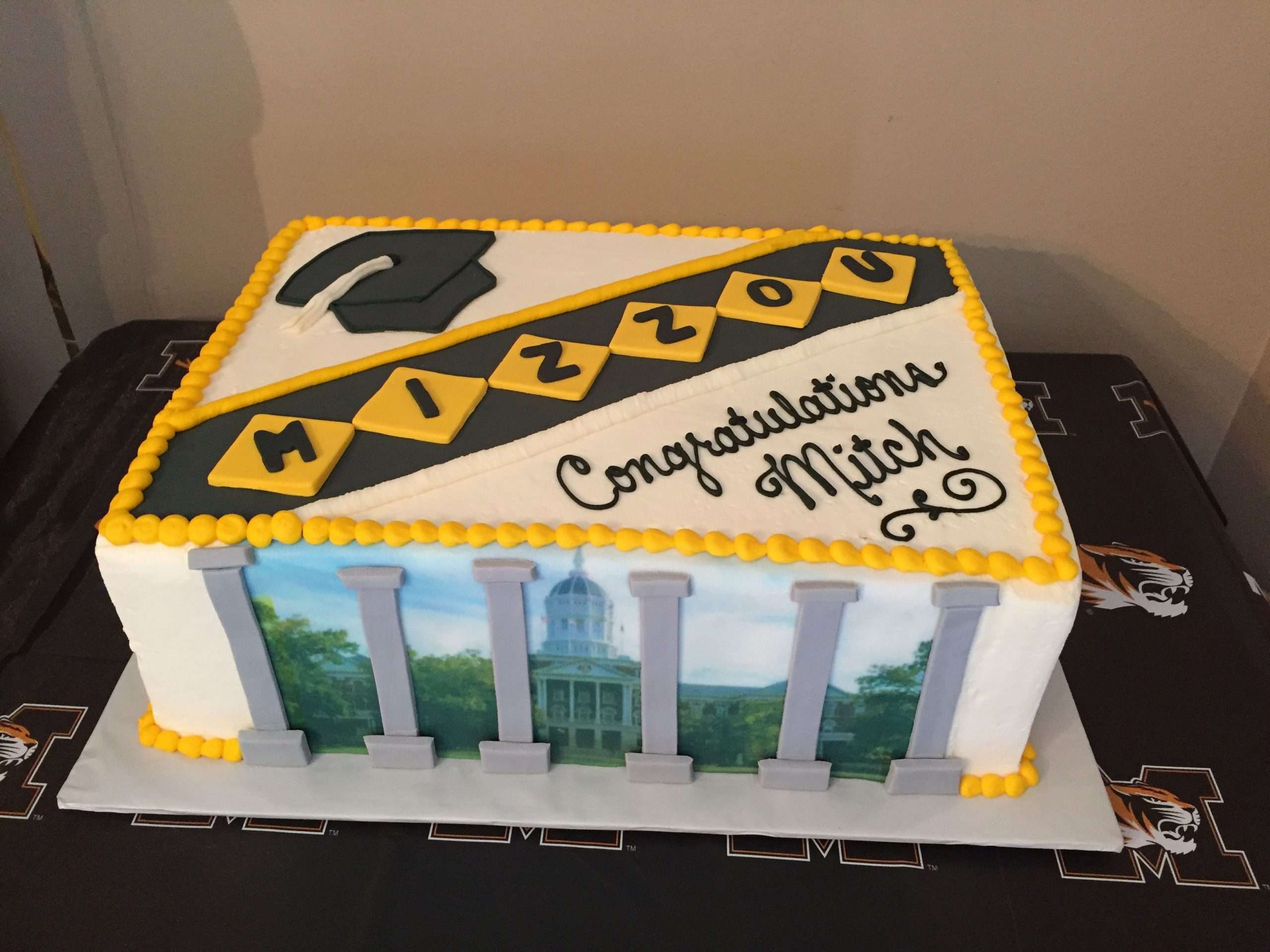 Mitchs Graduation cake Made by sugar on top bake shop ...