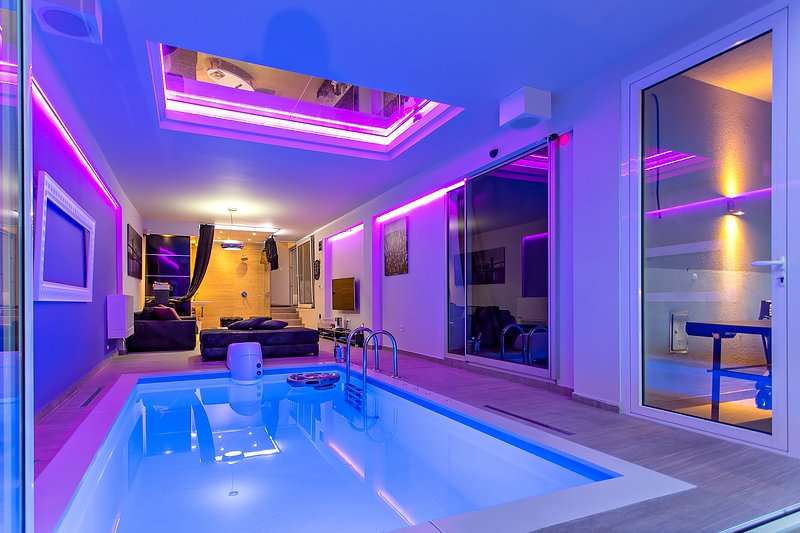 Party Villa with indoor pool in the city center