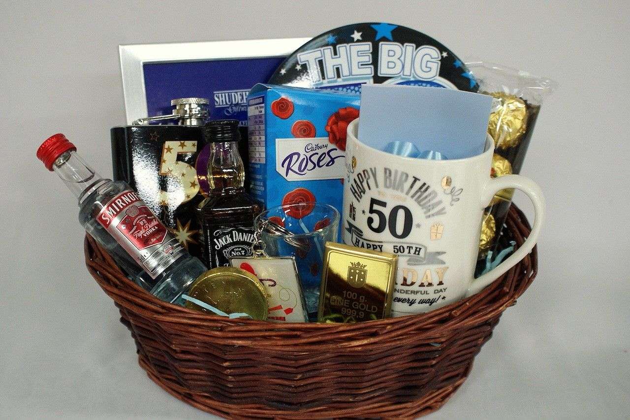 Personalised 50th Birthday Alcohol Gift Basket For Men ...