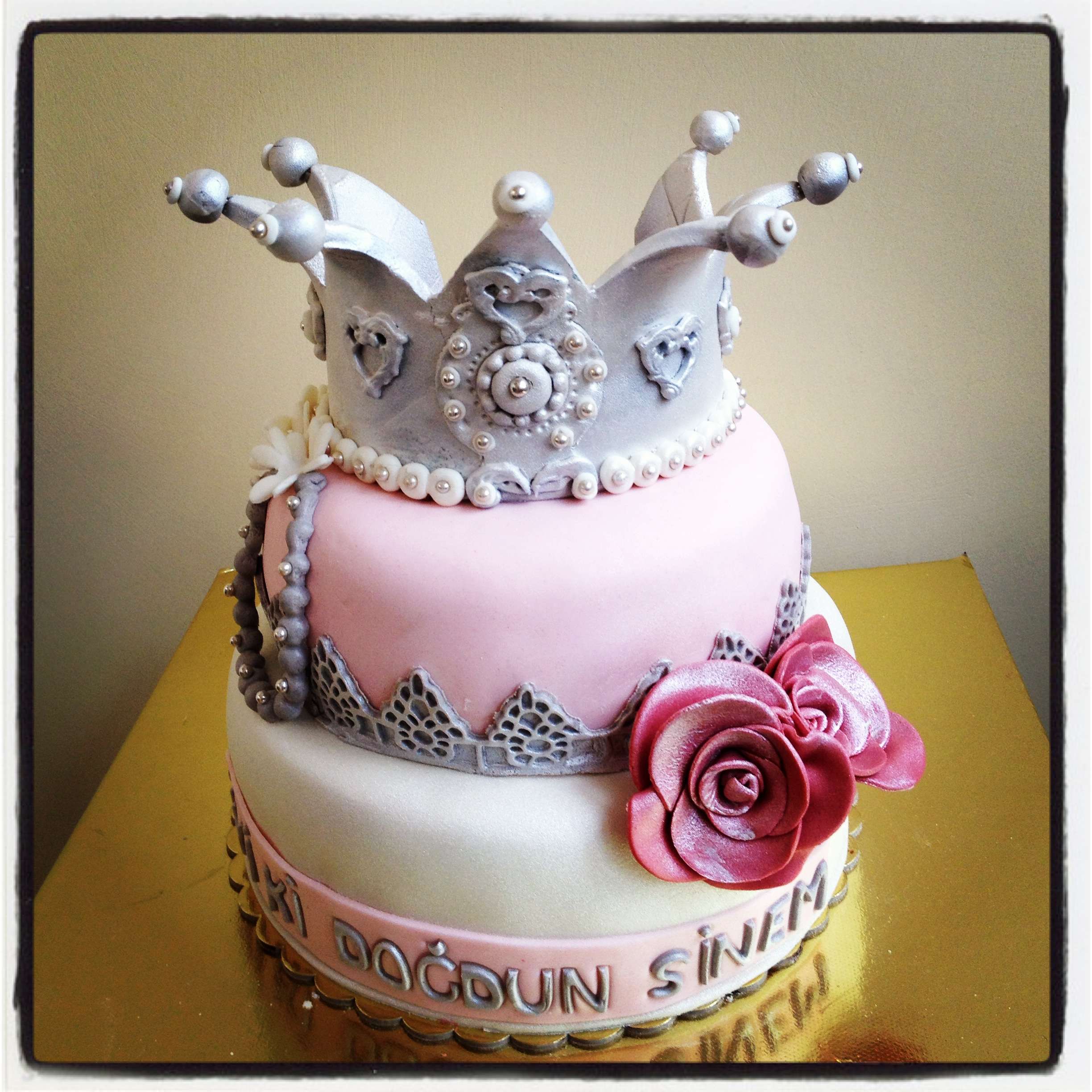 Queen Birthday Cakes