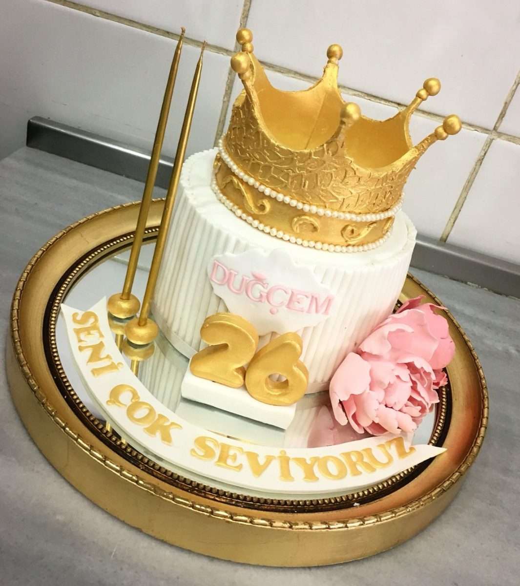 #queen #crown #birthday #cake