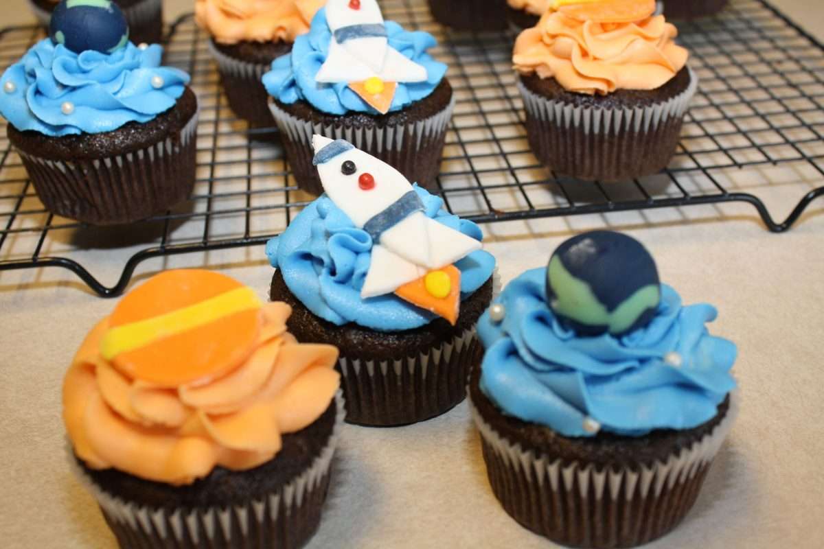 Spaceship cupcakes (rocket ship, planet and Earth)